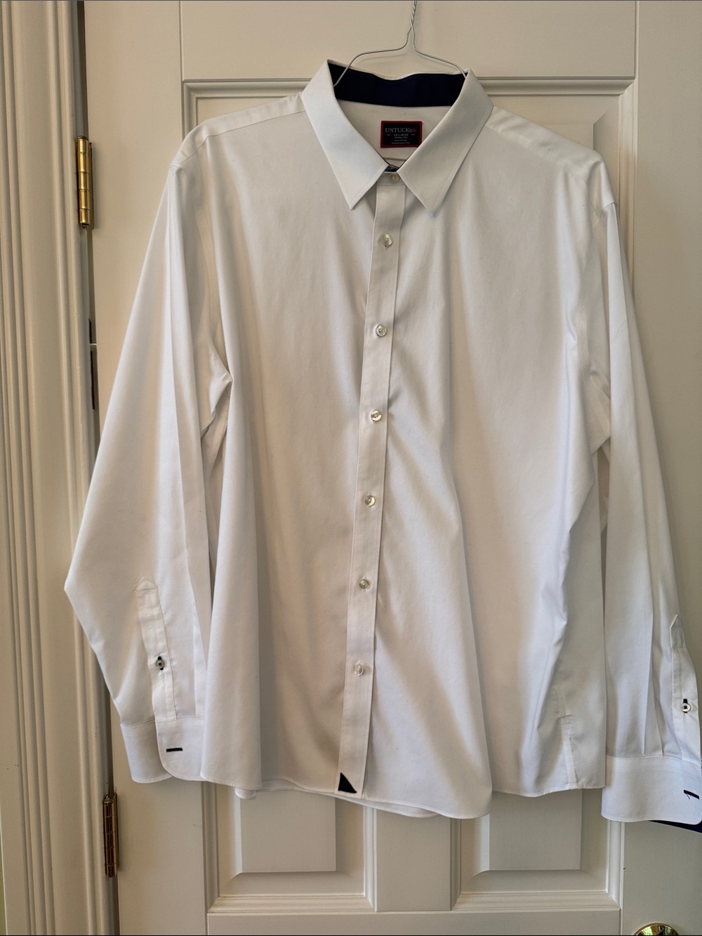 UNTUCKit White Men's wrinkle free Button-Down Shirt